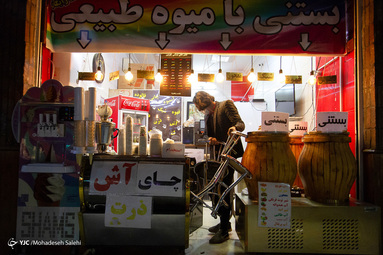 طبق مصوبه هیئت دولت کسب و کارهای غیر ضروری،  از بیست آبان تا بیست آذر ماه پایان ساعت کارشان ساعت ۱۸ می‌باشد. - اصفهان