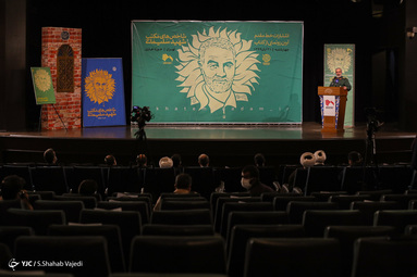 مراسم رونمایی از کتاب «مکتب شهید سلیمانی» با حضور حجت الاسلام سید احمد خاتمی، علی فدوی، حجت الاسلام محمد قمی