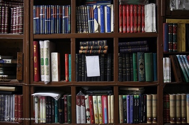 می توان گفت کتاب فروشی و انتشارات اسلامیه با حدود 150 سال قدمت، قدیمی ترین کتاب فروشی تهران می باشد.