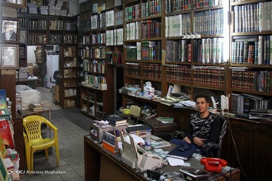 می توان گفت کتاب فروشی و انتشارات اسلامیه با حدود 150 سال قدمت، قدیمی ترین کتاب فروشی تهران می باشد.
