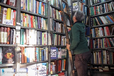 کتاب فروشی مروی نزدیک 40 سال است که خیابان ناصر خسرو فعالیت می کند.