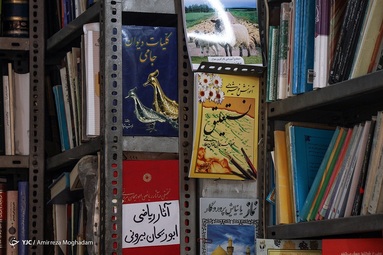 کتاب فروشی مروی نزدیک 40 سال است که خیابان ناصر خسرو فعالیت می کند.
