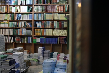 کتاب فروشی صبا بیشتر مرکز نشر کتب درسی حوزوی است و بالغ بر 80 سال است که پابرجاست.