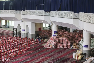 سته بندی و توزیع ۳۰ هزار بسته کمک مومنانه - قم