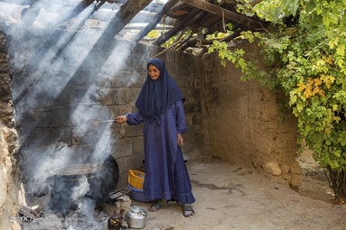 رب گیری انار در آیین سنتی «ناردُنگ»