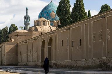 در بارندگی های اخیر قسمتی از کاشی کاری گنبد آرامگاه شاه نعمت الله ولی فروریخت - کرمان