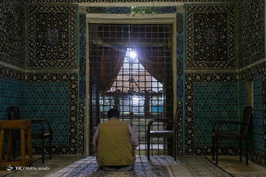 در بارندگی های اخیر قسمتی از کاشی کاری گنبد آرامگاه شاه نعمت الله ولی فروریخت - کرمان