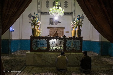 در بارندگی های اخیر قسمتی از کاشی کاری گنبد آرامگاه شاه نعمت الله ولی فروریخت - کرمان