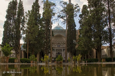 در بارندگی های اخیر قسمتی از کاشی کاری گنبد آرامگاه شاه نعمت الله ولی فروریخت - کرمان