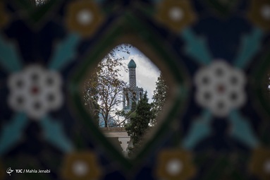 در بارندگی های اخیر قسمتی از کاشی کاری گنبد آرامگاه شاه نعمت الله ولی فروریخت - کرمان