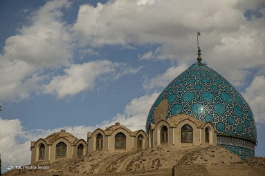 در بارندگی های اخیر قسمتی از کاشی کاری گنبد آرامگاه شاه نعمت الله ولی فروریخت - کرمان