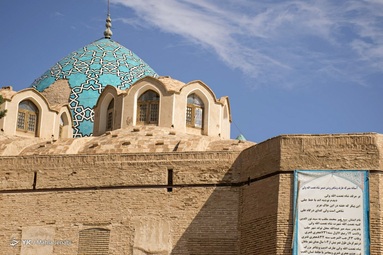 در بارندگی های اخیر قسمتی از کاشی کاری گنبد آرامگاه شاه نعمت الله ولی فروریخت - کرمان