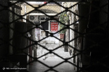 سردار حسین رحیمی فرمانده انتظامی تهران بزرگ از نحوه اجرای محدودیت‌های کرونایی در بازار تهران بازدید کرد.