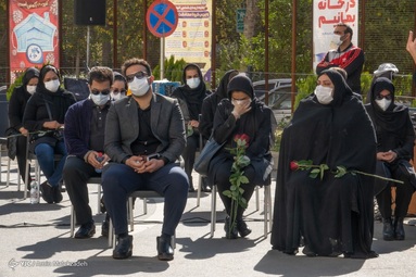 مراسم تشییع شهید مدافع سلامت شهید شهریار علیزاده بهمنی، نیروی شریف شاغل در بیمارستان حاج محمد اسماعیل امتیاز و فوریت‌های شهید رجایی- شیراز