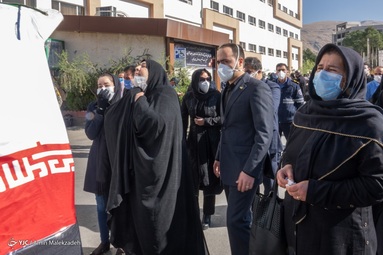 مراسم تشییع شهید مدافع سلامت شهید شهریار علیزاده بهمنی، نیروی شریف شاغل در بیمارستان حاج محمد اسماعیل امتیاز و فوریت‌های شهید رجایی- شیراز