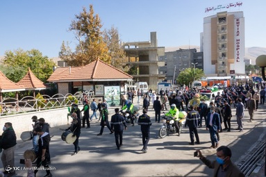 مراسم تشییع شهید مدافع سلامت شهید شهریار علیزاده بهمنی، نیروی شریف شاغل در بیمارستان حاج محمد اسماعیل امتیاز و فوریت‌های شهید رجایی- شیراز
