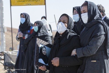 شهیده مدافع سلامت رضوان نورمند چالشتری فلوشیپ الکترو فیزیولوژی بالینی قلب در خط مقدم مبارزه با ویروس کرونا به این بیماری مبتلا شد و به خیل شهدای مدافع سلامت پیوست - شهرکرد