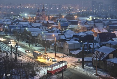 خیابان یخ زده در Omsk، روسیه
