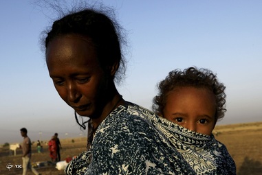 یک زن اتیوپیایی در نزدیکی رودخانه Setit در مرز سودان و اتیوپی