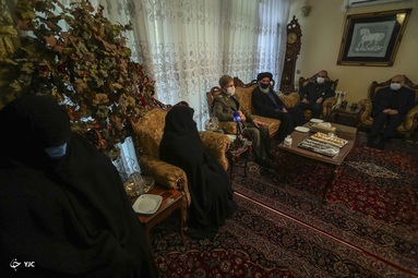 حضور وزیر دفاع در منزل شهید فخری زاده‎