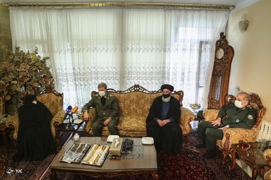 حضور وزیر دفاع در منزل شهید فخری زاده‎
