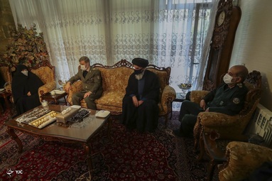 حضور وزیر دفاع در منزل شهید فخری زاده‎