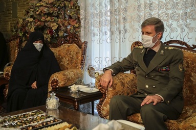 حضور وزیر دفاع در منزل شهید فخری زاده‎