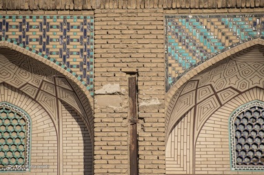 کاروانسرا گنجعلی خان به قدمت دوره صفویه، در سال 1316 جز آثار ملی ایران به ثبت رسیده است