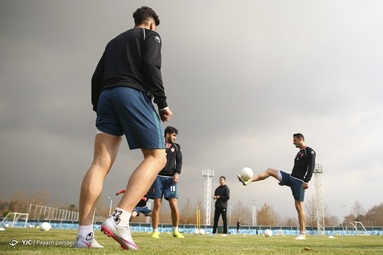 حضور پیروز حناچی، شهردار تهران در محل تمرین پرسپولیس