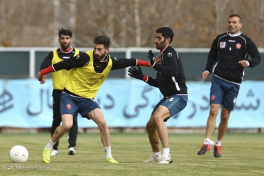 حضور پیروز حناچی، شهردار تهران در محل تمرین پرسپولیس