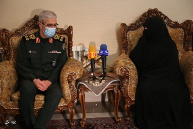 دیدار سرلشکر باقری با خانواده شهید فخری زاده