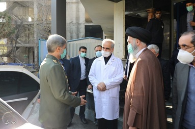 مراسم تجلیل از کادر درمان بیمارستان شهید چمران با حضور وزیر دفاع