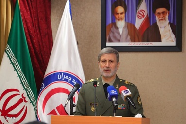 مراسم تجلیل از کادر درمان بیمارستان شهید چمران با حضور وزیر دفاع