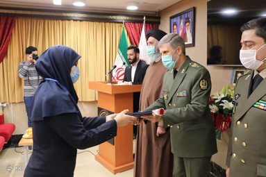 مراسم تجلیل از کادر درمان بیمارستان شهید چمران با حضور وزیر دفاع