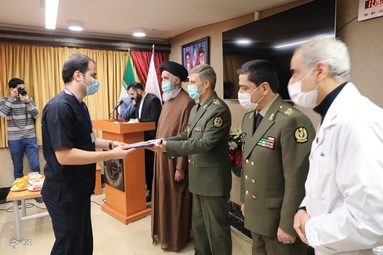 مراسم تجلیل از کادر درمان بیمارستان شهید چمران با حضور وزیر دفاع