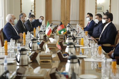دیدار مشاور امنیت ملی رییس جمهور افغانستان با ظریف