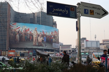 خانه طراحان انقلاب اسلامی دیوارنگاره  میدان ولی عصر را با شعار «برای تو، قهرمان من» رونمایی کرد.