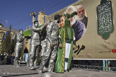 آیین افتتاحیه دومین جشنواره سراسری تئاتر سردار آسمانی  در جوار مزار حاج قاسم سلیمانی در گلزار شهدای کرمان برگزار شد