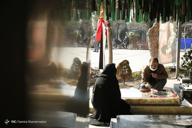 آیین عطرافشانی و گلباران مزار شهدای مدافع حرم در اولین سالگرد شهادت سردار دل‌ها