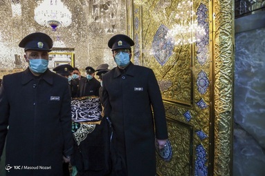 تشییع پیکر آیت الله مصباح یزدی جهت طواف در مضجع شریف حضرت ثامن الحجج (ع) - مشهد مقدس