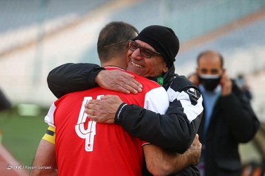 تیم‌های فوتبال پرسپولیس و سپاهان به مصاف هم رفتند