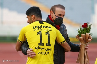 تیم‌های فوتبال پرسپولیس و سپاهان به مصاف هم رفتند