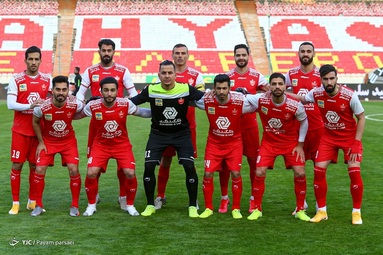 تیم‌های فوتبال پرسپولیس و سپاهان به مصاف هم رفتند