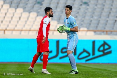تیم‌های فوتبال پرسپولیس و سپاهان به مصاف هم رفتند
