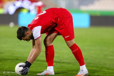 تیم‌های فوتبال پرسپولیس و سپاهان به مصاف هم رفتند