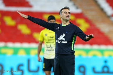 تیم‌های فوتبال پرسپولیس و سپاهان به مصاف هم رفتند