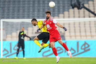 تیم‌های فوتبال پرسپولیس و سپاهان به مصاف هم رفتند