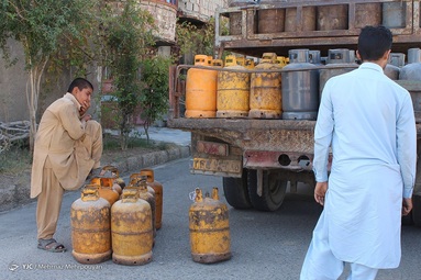 کمبود گاز و عدم توزیع صحیح کپسول، این روز‌ها باعث ایجاد بحران گازی در چند شهر استان سیستان و بلوچستان گردیده است