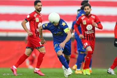 نود و چهارمین شهرآورد پایتخت، بین تیم‌های فوتبال پرسپولیس و استقلال - ورزشگاه آزادی