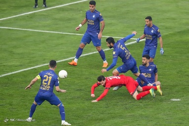 نود و چهارمین شهرآورد پایتخت، بین تیم‌های فوتبال پرسپولیس و استقلال - ورزشگاه آزادی